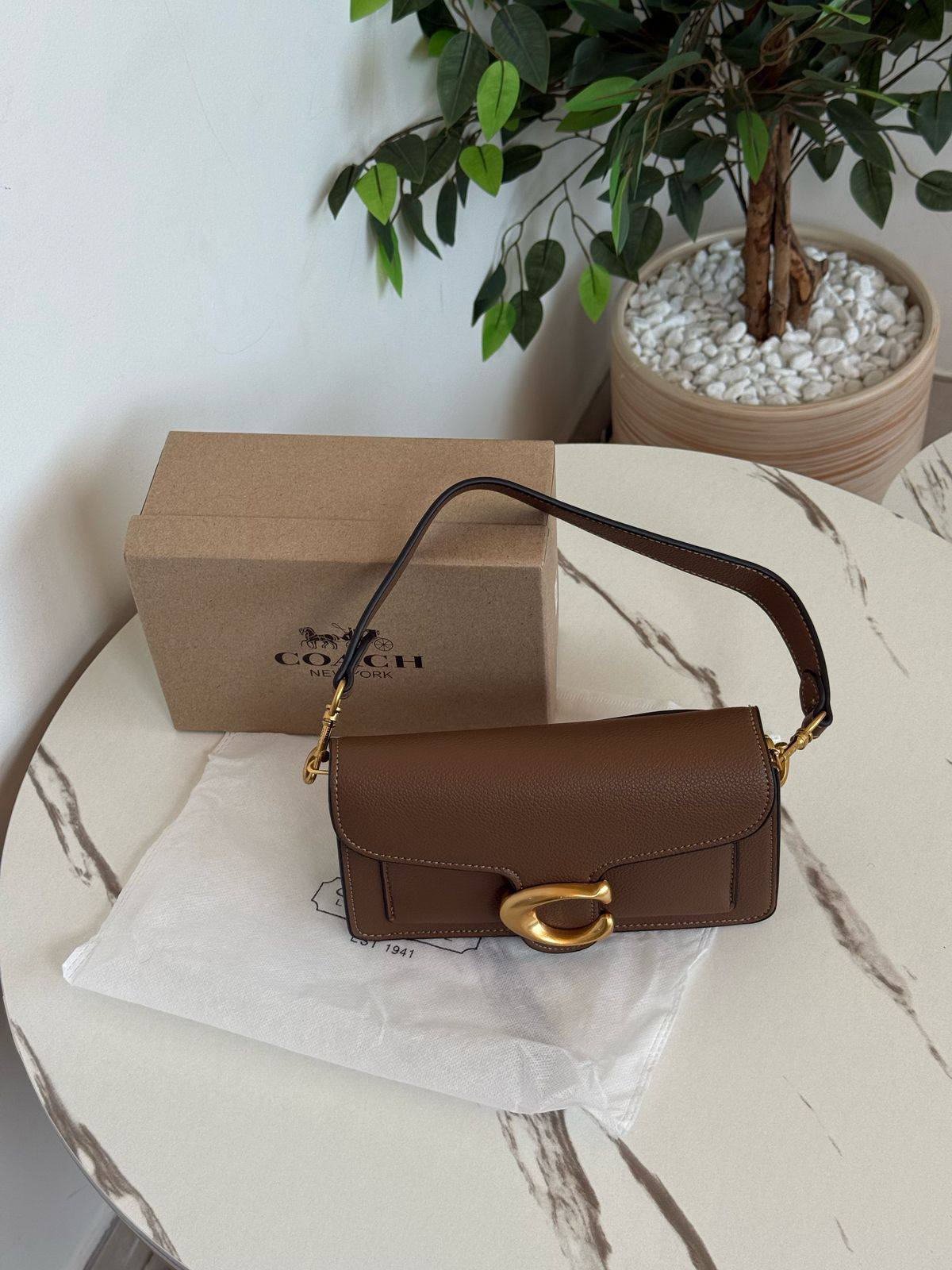 Coach
Best quality
With box’s
🎁🎁🎁

95 dhs❣️

size 21cm

Zain158
♥️♥️♥️