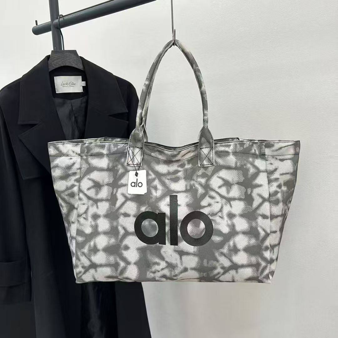 Alo Bag
55 dhs🇦🇪🇦🇪
size 42cm

Zain26
♥️♥️♥️