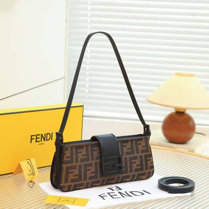 FENDI 
GOOD QUALITY 🔥
90 dhs✅
WITH BOX 📦 

Zain28
♥️♥️♥️