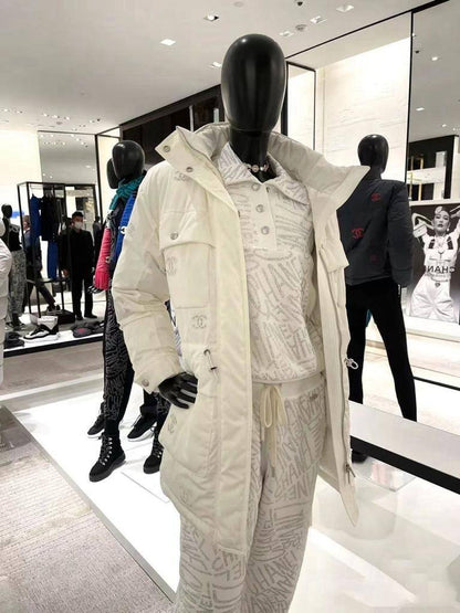 *New collections 💕💕   
350 dhs🪙🌨️
*good  quality  
*Sizes:S M L xl* 
*AVAILABL winter jacket

Zain231
♥️♥️♥️