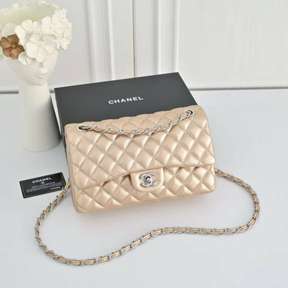 Chanel

110 dhs🇦🇪🇦🇪

Zain143
♥️♥️♥️
