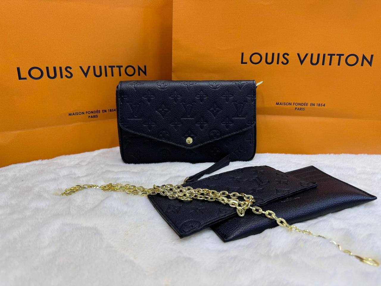 LV
ᴘᴏᴄʜᴇᴛᴛᴇ
ɢᴏʟᴅ ʜᴀʀᴅᴡᴀʀᴇ

ᴡɪᴛʜʙᴏx🎁🎁🎁

ʟᴇᴀᴛʜᴇʀ/ɢᴀᴍᴏsᴀ
sɪᴢᴇ:21ᴄᴍ
75 dhs💓

Zain56
♥️♥️♥️