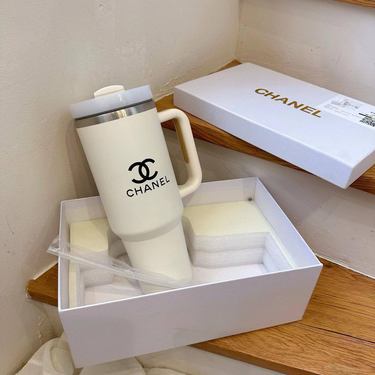 Brand Coffee vacuum Cup 
Good quality 
Size ： 27 * 10 cm
55 dhs❣️

Zain115
♥️♥️♥️