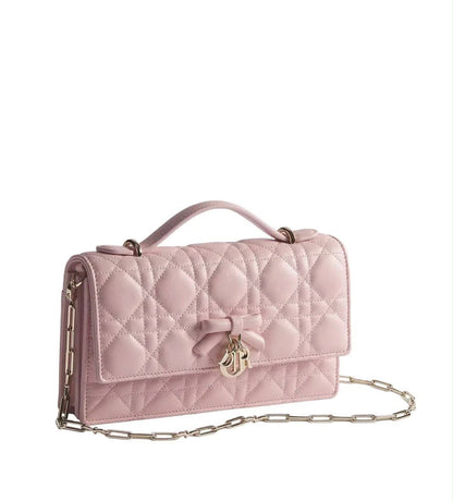 Dior
100 dhs🇦🇪🇦🇪

GOOD-quality 
with box

Zain35
♥️♥️♥️
