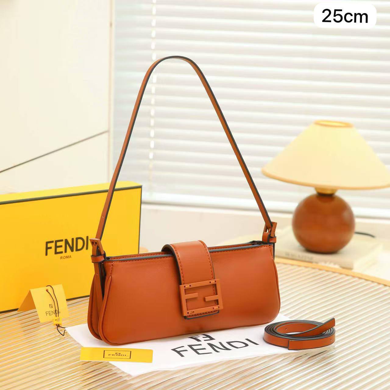 💖 Fendi Baby_B
1⃣️ First quality +🎁
Size : 25 * 15 * 4 cm
85 dhs🇦🇪
with box🎁

Zain115
♥️♥️♥️
