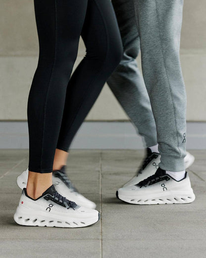 ON Cloudtilt ‘Black/White’ 🤍🖤
36-45 AVAILABLE 🤩
210 dhs🗽

Zain242
♥️♥️♥️