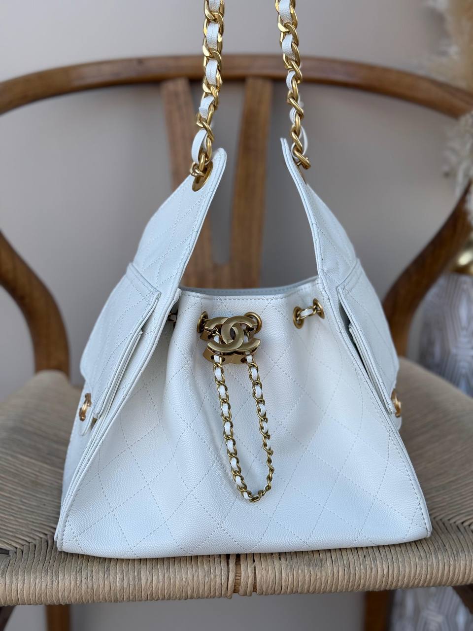CHANEL

22cm
360 dhs✅

25cm
380 dhs✅

33cm
400 dhs✅

Top quality 
With box🎁

Zain167
♥️♥️♥️
