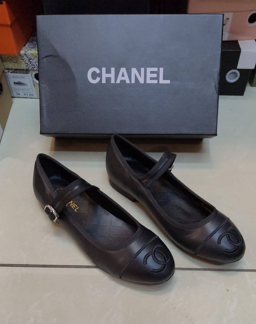 Chanel 

Size 36 to 41 

120 dhs🪙🌨️

Zain103
♥️♥️♥️
