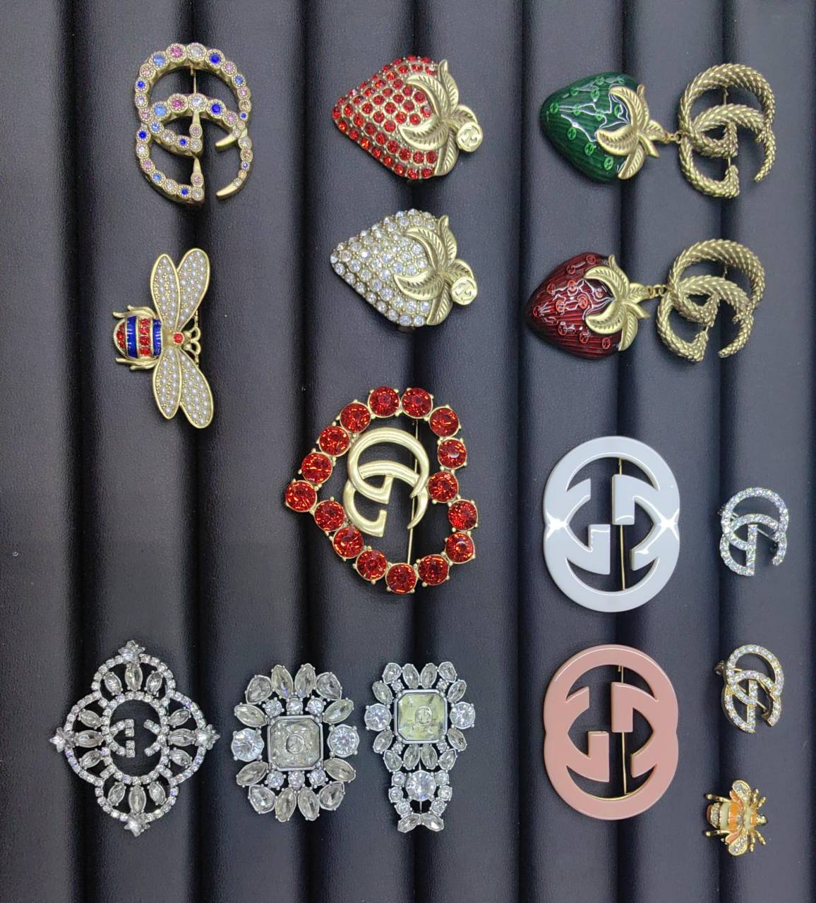 55 dhs🪙🌨️ 

BROOCH 

WITH BOX AND PAPER BAG
🎁🎁🎁

Zain89
♥️♥️♥️