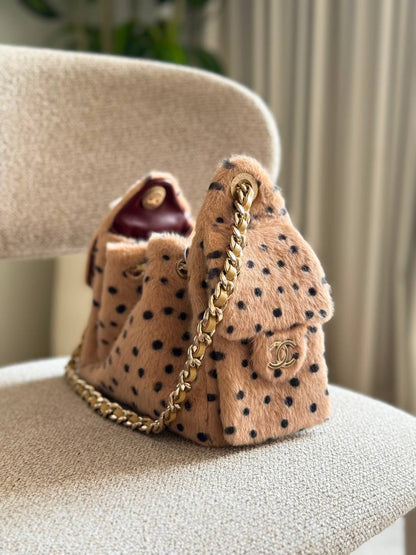 Chanel hobo*🐆🖤
*Size: 22cm*

*Super high quality*👌🏼✨
For Price 👇 WhatsApp✅
0568585901 
0507557372
0552275751 Owner Zain 👌

Zain325
♥️♥️♥️