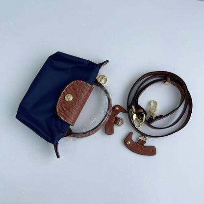 Longchamp 

17 cm 
60 dhs🇦🇪🇦🇪

Zain17
♥️♥️♥️