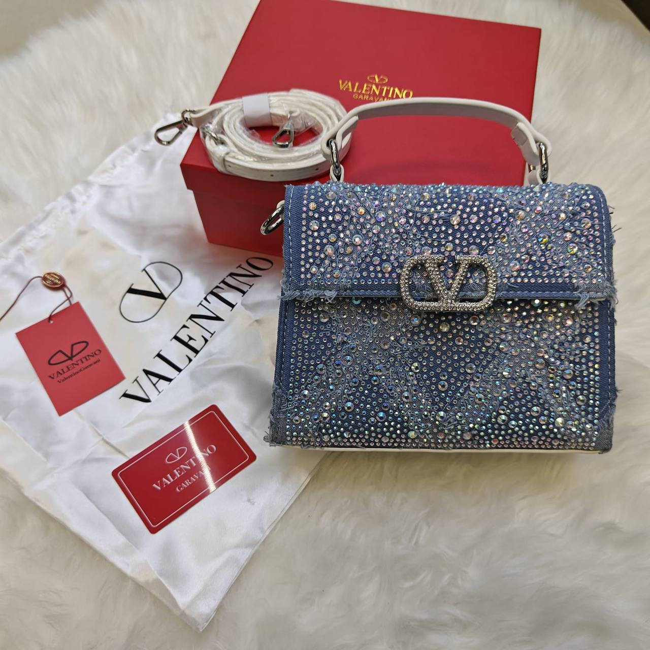 Valentino 
115 dhs✅ 

Withbox
🎁🎁🎁

Zain235
♥️♥️♥️