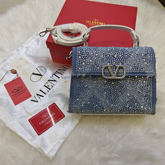 Valentino 
115 dhs✅ 

Withbox
🎁🎁🎁

Zain235
♥️♥️♥️
