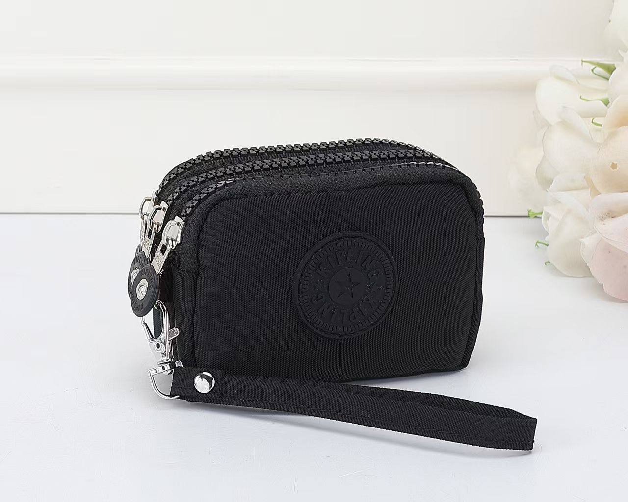Kipling
15 dhs🇦🇪🇦🇪

Zain169
♥️♥️♥️