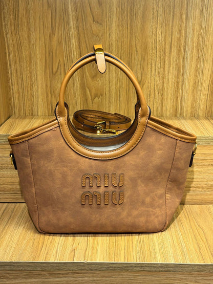 MIUMIU

Best quality
 without box


100 dhs🇦🇪🇦🇪

size 24CM

Zain290
♥️♥️♥️