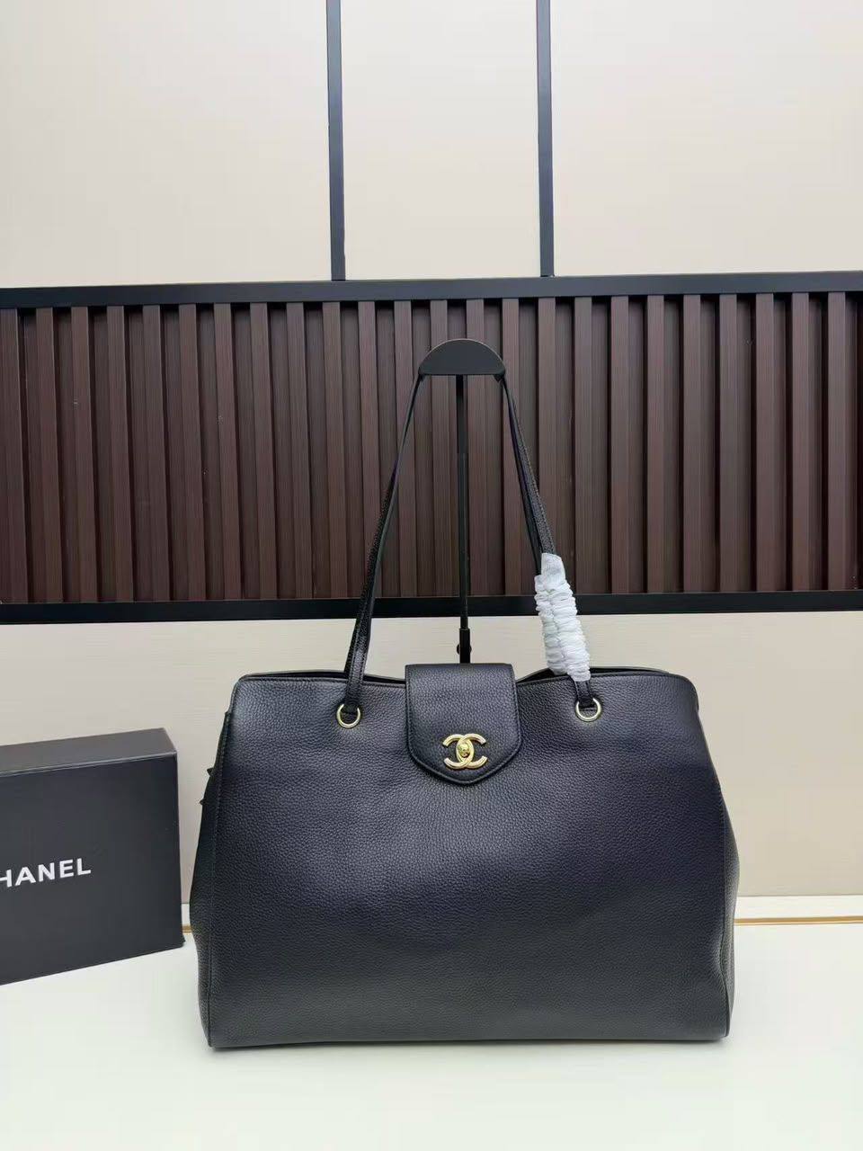 Chanel
Master🌺🌺
370 dhs💓

Zain153
♥️♥️♥️