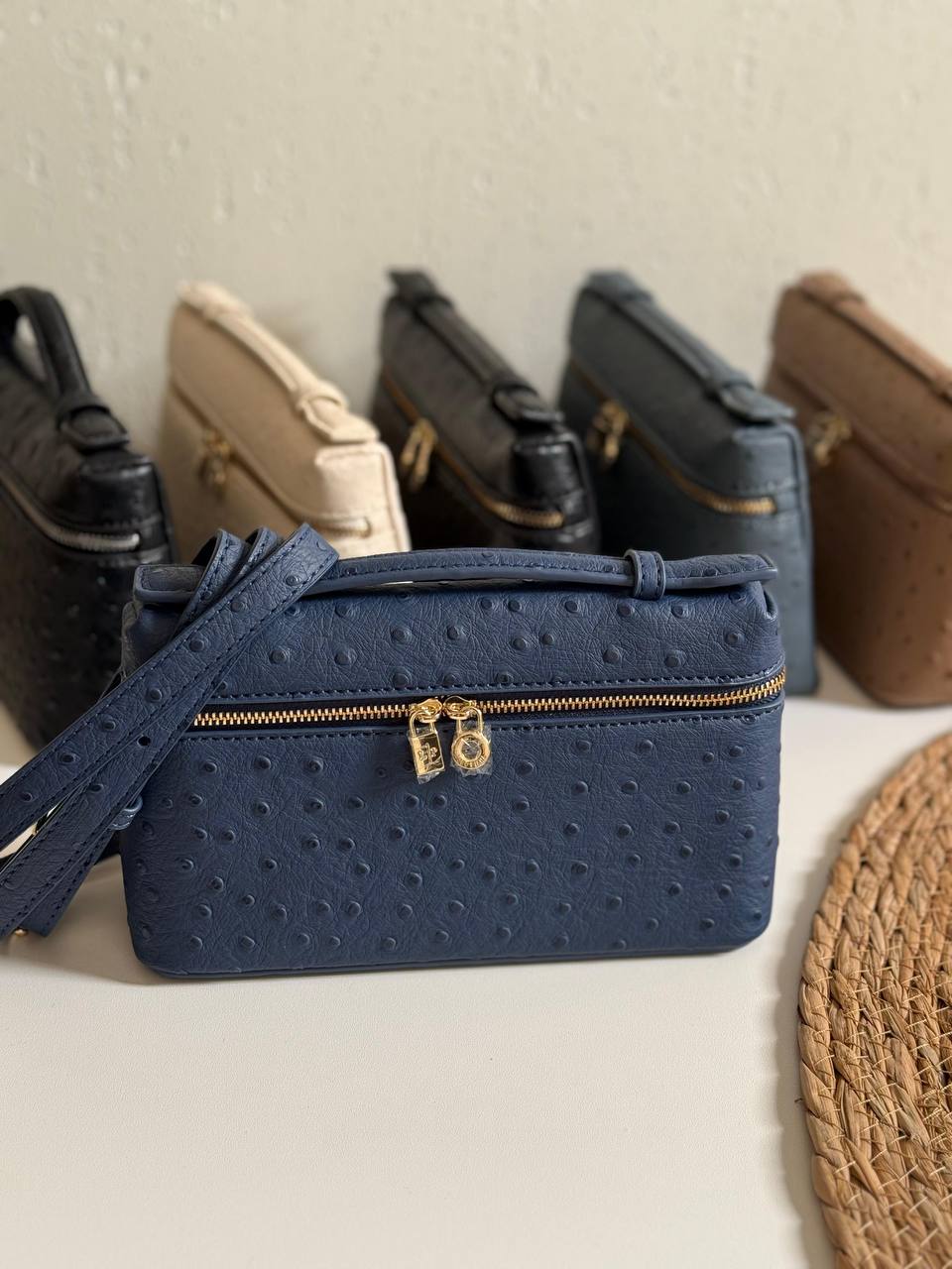 LORO PIANA
20cm
350 dhs🌺
Top quality 
With box🎁

Zain167
♥️♥️♥️