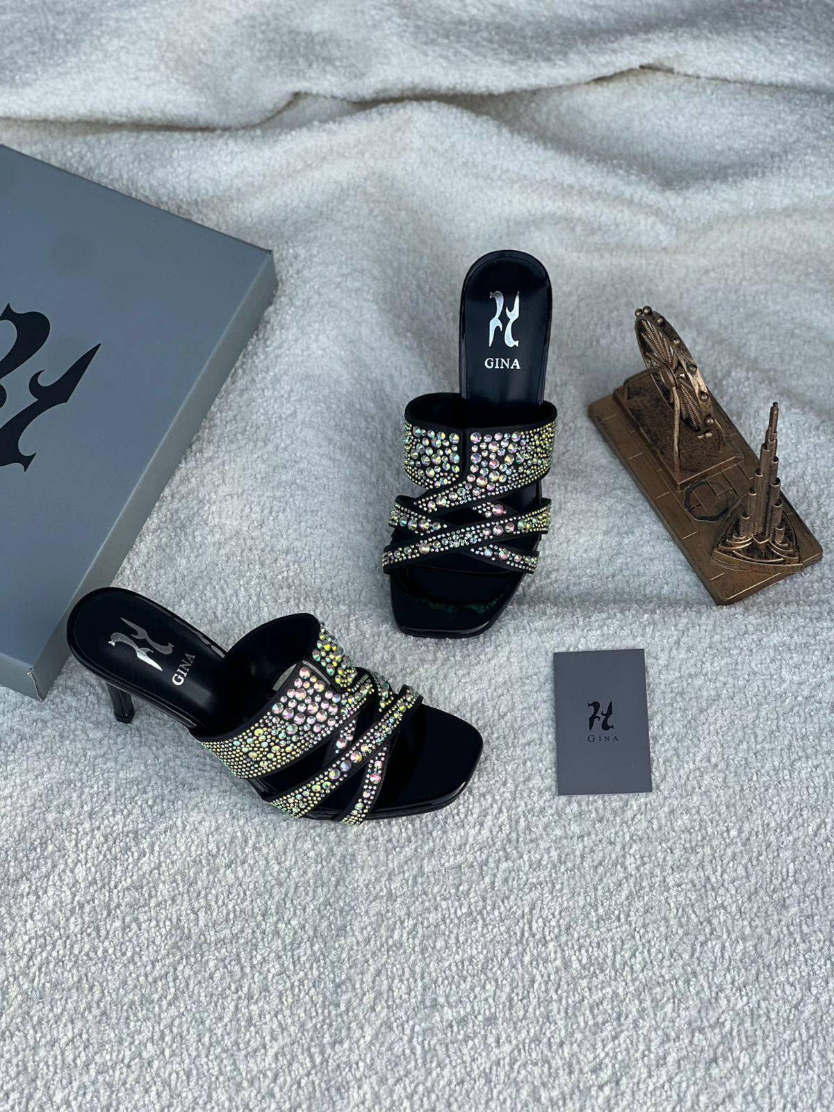 New. Gina  heel

   Size  .  36.  to 41

90 dhs❣️

Zain80
♥️♥️♥️