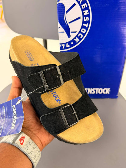 Birkenstock

110 dhs🇦🇪🇦🇪

Size : 40 to 46
Zain183
♥️♥️♥️