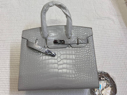 Hermes
105 dhs✅
size 30cm

Zain26
♥️♥️♥️