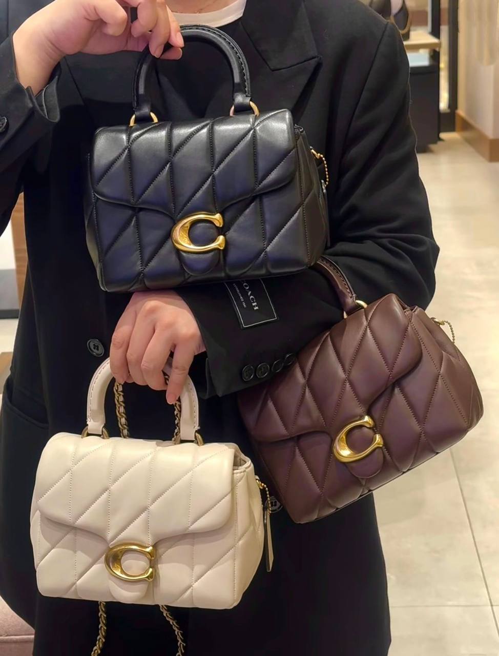 COACH 

NEW CAME GOOD QUALITY 

WITH BOX 
🎁🎁🎁

95 dhs🪙🌨️

Zain39
♥️♥️♥️