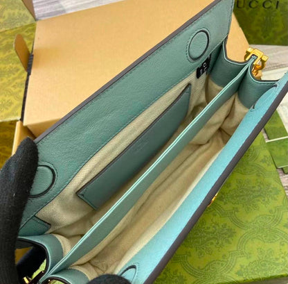 GUCCI 
COPY ONE 
 WITH BOX 
160 dhs💛

Zain295
♥️♥️♥️