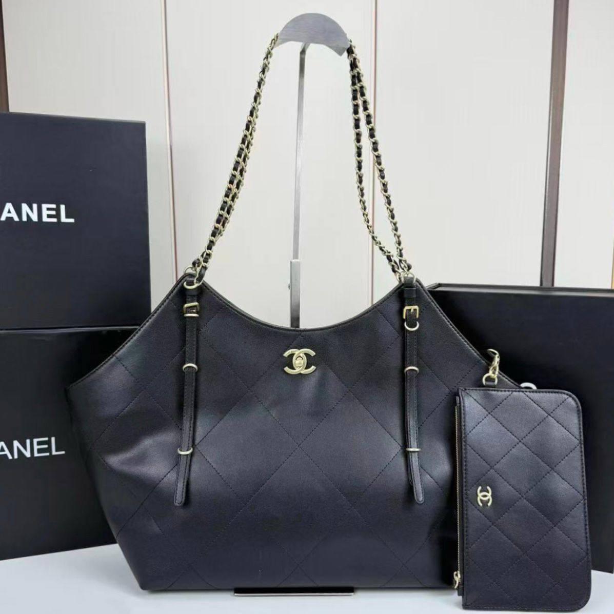 CHANEL 

COPY ONE 

NEW CAME 

170 dhs🇦🇪🇦🇪

Zain39
♥️♥️♥️