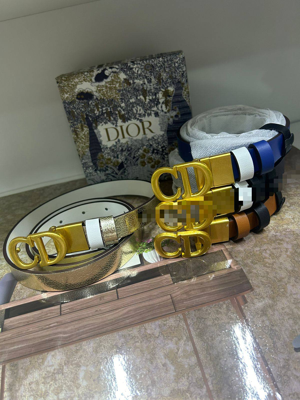 Belts
Leather
60 dhs🪙🌨️

Zain190
♥️♥️♥️