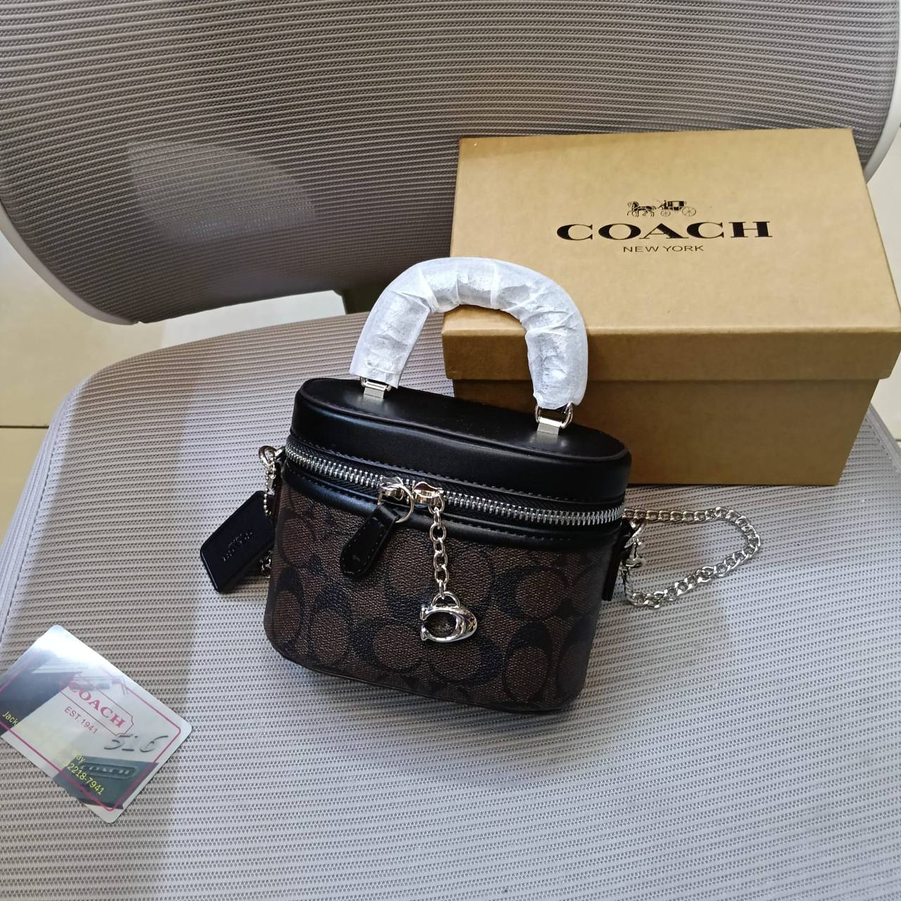 Coach
95 dhs✅
with box
size 15cm
High quality

Zain26
♥️♥️♥️