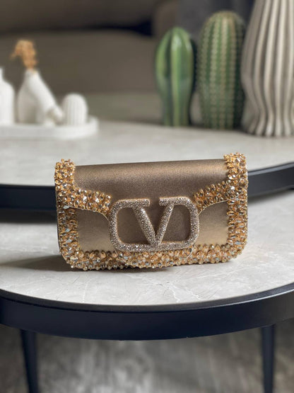 VALENTINO ✨
Size:19Cm 💥
Available original box 📦 
With full packing 🎀🎀
Super high quality 💥💥
For Price 👇 WTSP Text Zain 0568585901

Zain283
♥️♥️♥️