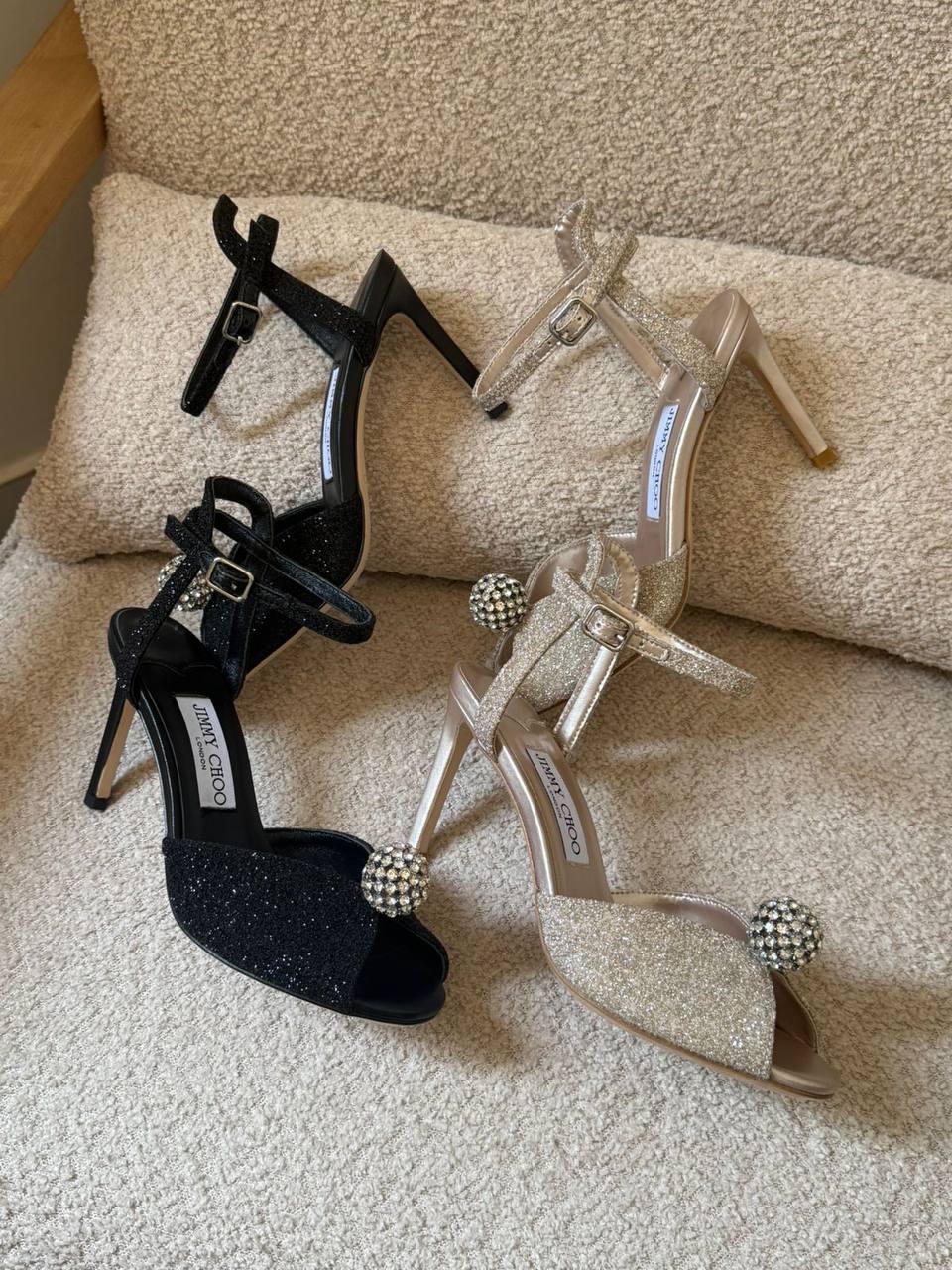 Jimmy Choo
✨ 𝐉𝐈𝐌𝐌𝐘 𝐂𝐇𝐎𝐎 ✨
✨ 𝐕𝐈𝐏 𝐐𝐮𝐚𝐥𝐢𝐭𝐲 ✨
✨ 𝐒𝐢𝐳𝐞𝐬: 𝟑𝟔 — 𝟒𝟏 ✨
450 dhs💓

Zain298
♥️♥️♥️