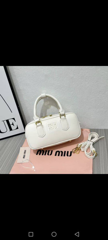 Miu Miu
with box
🎁🎁🎁

110 dhs🪙🌨️
good quality

Zain143
♥️♥️♥️