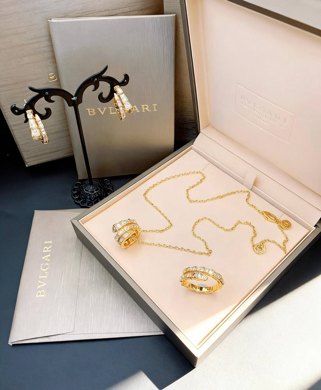 BVLGARI SET 
MASTER 💫✨
120 DHS🇦🇪🇦🇪
WITH BOX AND PAPER BAG 

WITH GOOD BOX AND PAPER BAG 
170 DHS🇦🇪🇦🇪

Zain89
♥️♥️♥️