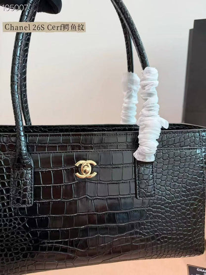Chanel
Copy one 
with box 
280 dhs🇦🇪🇦🇪

Zain137
♥️♥️♥️