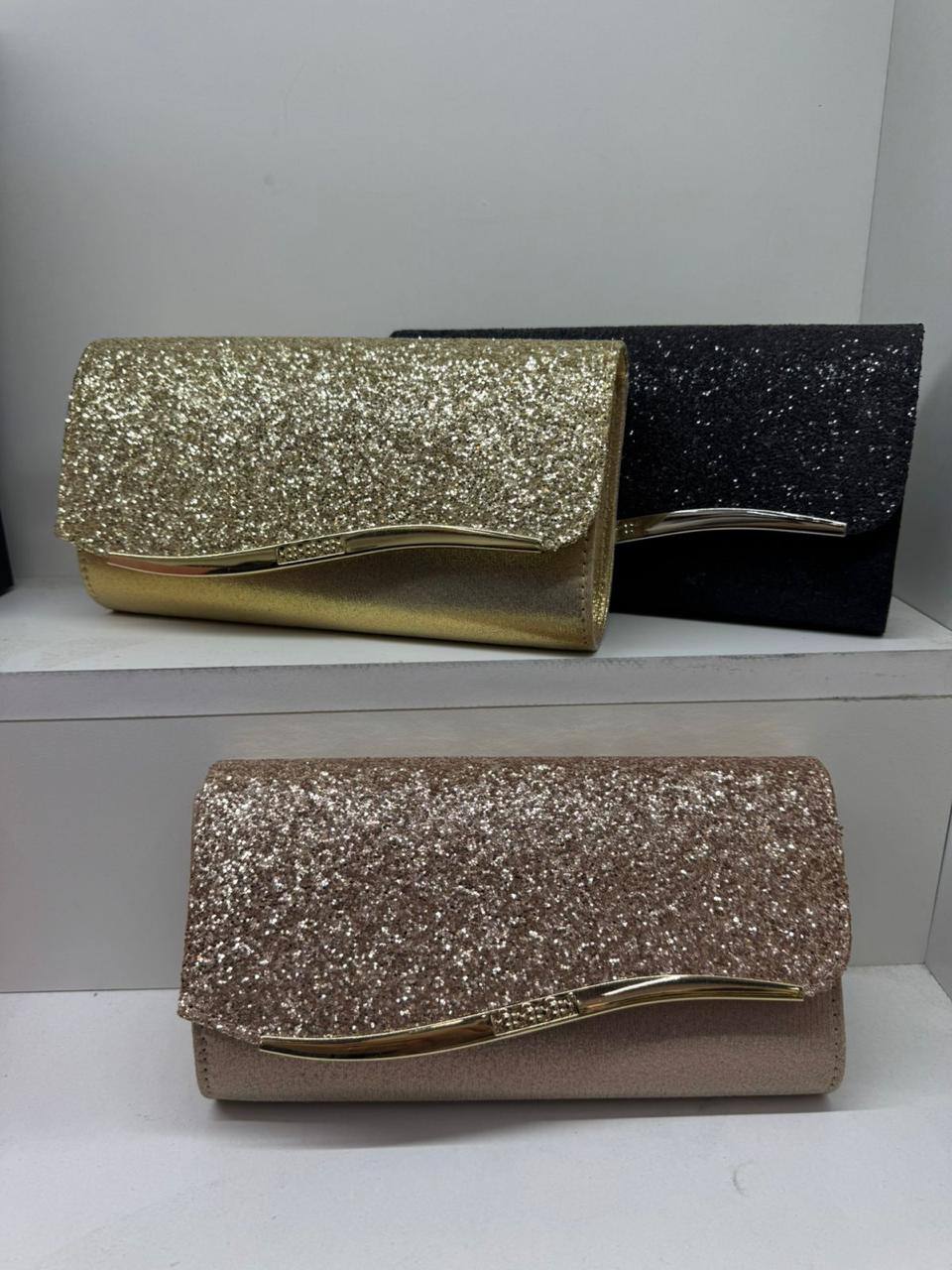 Wedding clutch bag 
Good quality 
Size: 25 * 11 cm
50 dhs🪙💚

Zain115
♥️♥️♥️