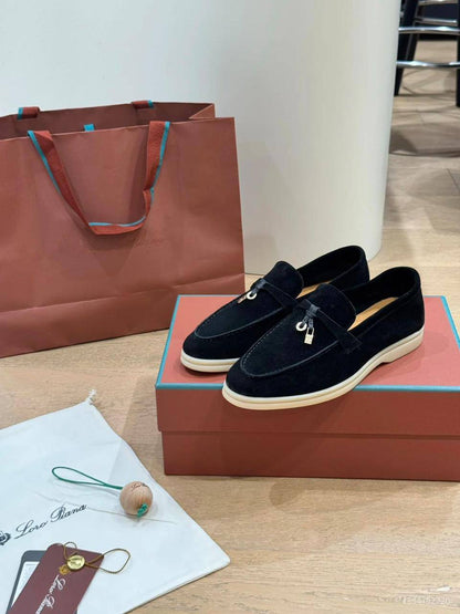NEW CAME 
GOOD QUALITY 
LORO PIANA 
130 dhs🪙🌨️
Size 36 TO 41

Zain40
♥️♥️♥️