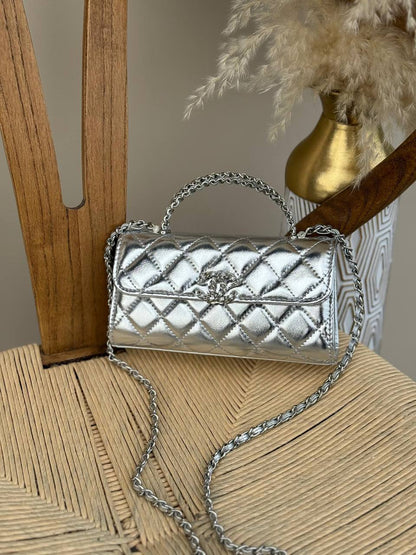 CHANEL

15cm
340 dhs✅

18cm
360 dhs✅
Top quality 

With box🎁

Zain167
♥️♥️♥️