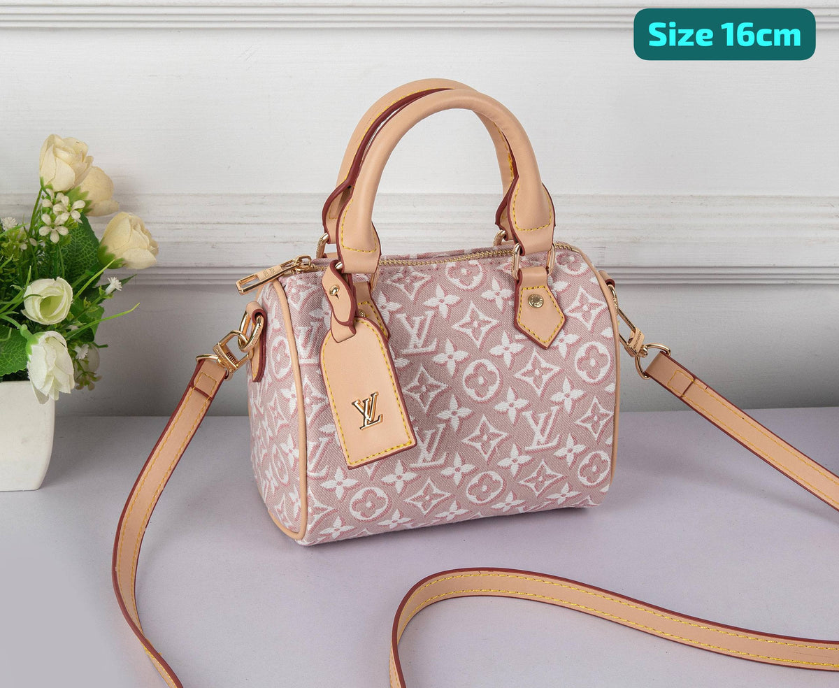 LV

Good quality 
with box 
110 dhs🇦🇪🇦🇪

Zain186
♥️♥️♥️