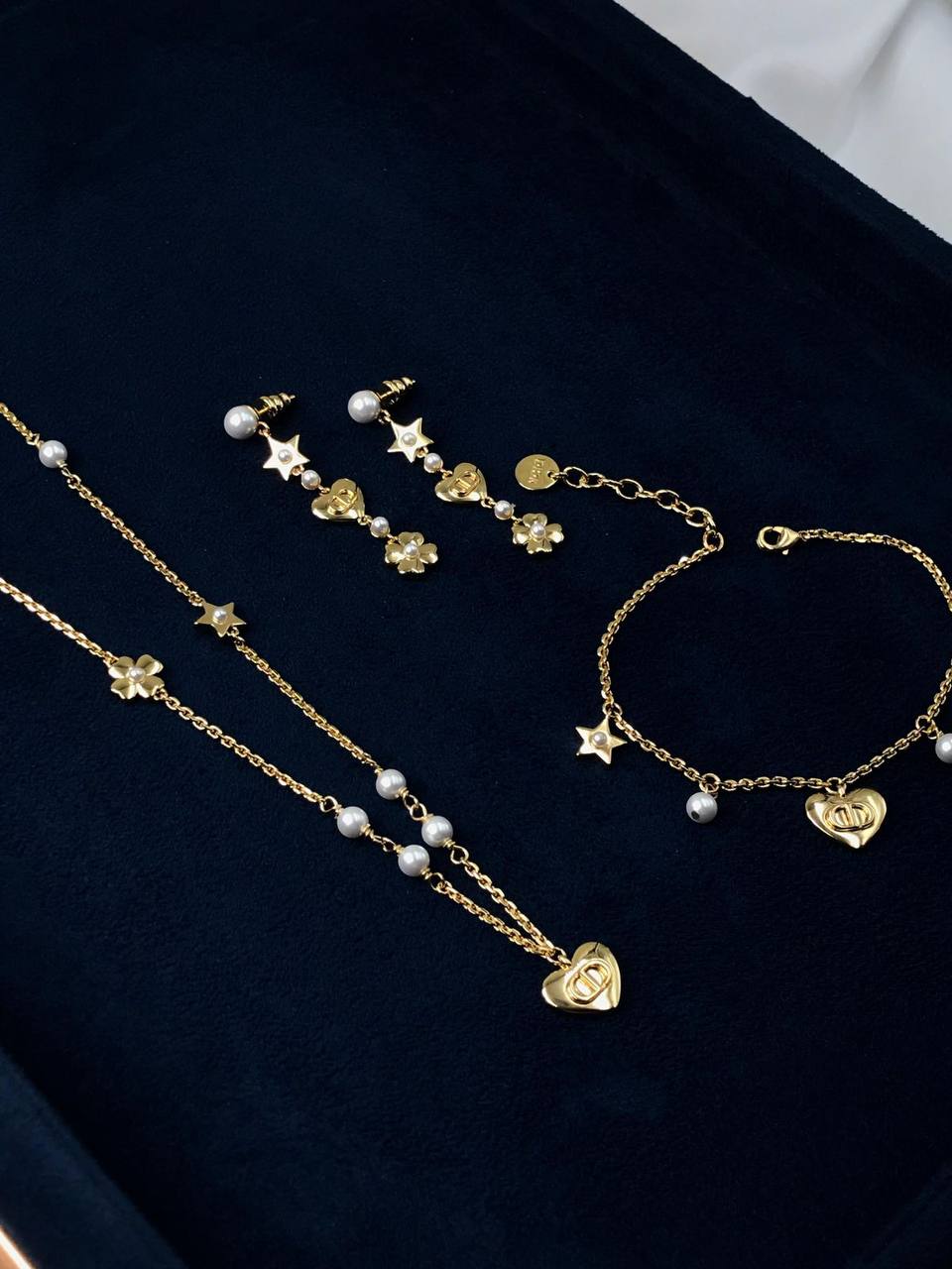 DIOR 🤍
* *New Collection*  
* The CD Charms with Logo®️& Pearl Hanging full Set 
* ⁠Necklace 
* ⁠Earings
* ⁠Bracelet 
↗️ *Super Master Quality ®️*
*260 dhs🪙💚* with *Normal* Box & Bag
*275 dhs🪙💚* with *Orignal* Packaging

Zain106
♥️♥️♥️