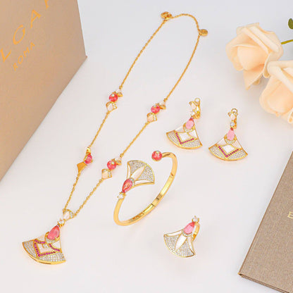 BVLGARI 💫✨MASTER SET 
NECKLACE 
BANGLE 
EARRING 
RING
430 DHS🇦🇪
With Box And Paper BAG🛍️🎁

Zain89
♥️♥️♥️