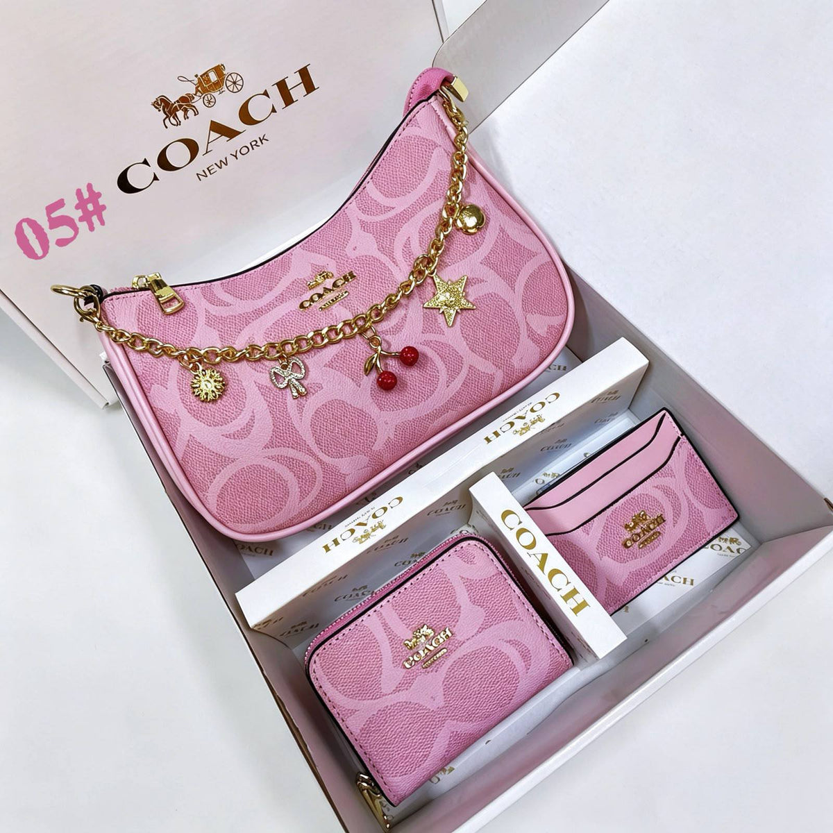 Coach Full Set
3 in1

With Box 

125 dhs 

Zain250
♥️♥️♥️