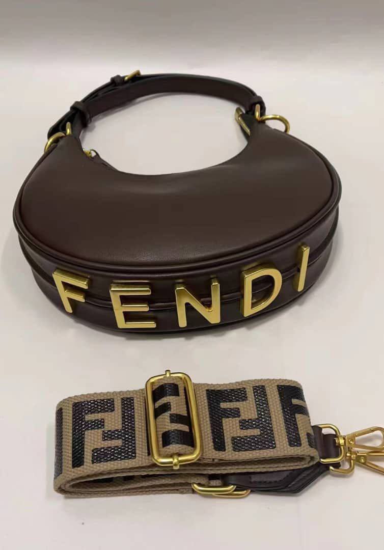 Fendi
Best quality

With box’s
🎁🎁🎁

115 dhs✅
size 24cm

Zain158
♥️♥️♥️