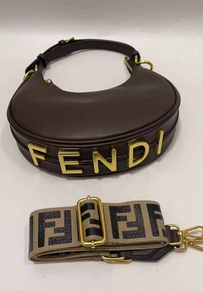 Fendi
Best quality

With box’s
🎁🎁🎁

115 dhs✅
size 24cm

Zain158
♥️♥️♥️