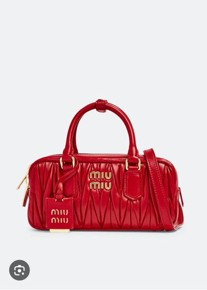 Miu Miu
good quality 
100 dhs❣️

Zain200
♥️♥️♥️