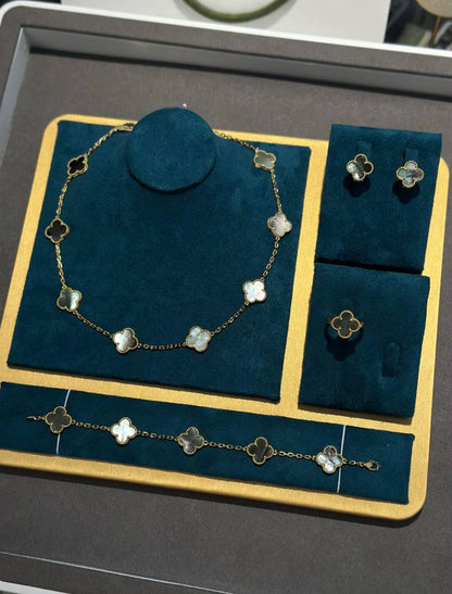VCA SET 
10 flower necklaces 😍
5 flower bracelet❤️
One flower earring✨
One flower ring 💍 available size👇
6,7,8,9
With normal boxes 🗃️ 
280 dhs✅

With master box 📦 
350 dhs✅

Zain216
♥️♥️♥️