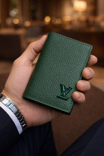 Lv master quality wallet 

with box
🎁🎁🎁

90 dhs💓

Zain59
♥️♥️♥️