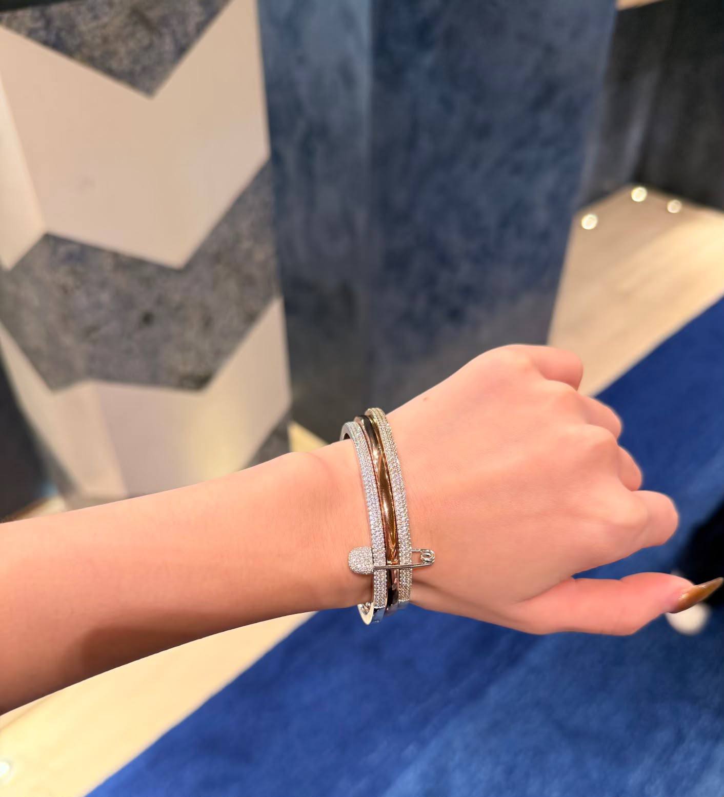 APM Bangle 🪅
Master quality 

*105* AED normal box 
*130* AED same master box 🗃️

Zain48
♥️♥️♥️
