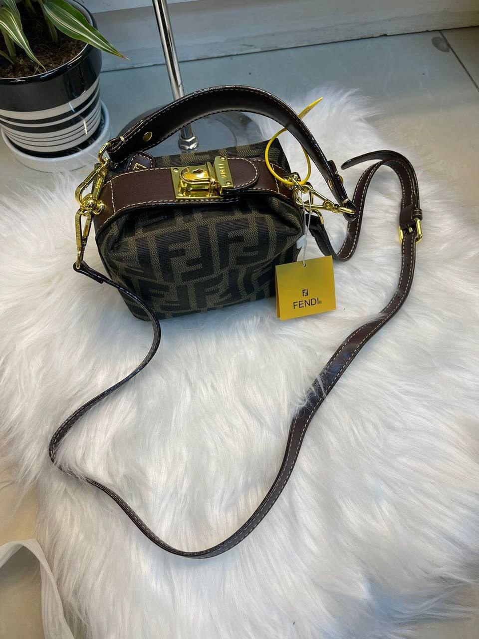 Fendi
85 dhs✅
With box

Zain219
♥️♥️♥️