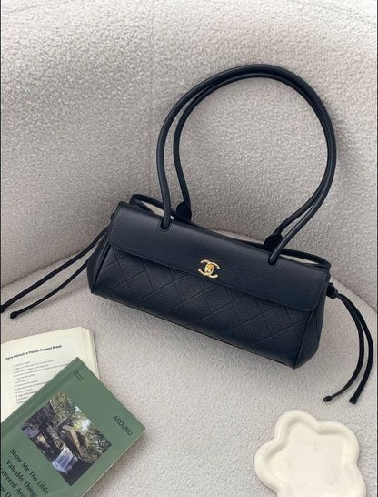 Chanel 
130 dhs🇦🇪🇦🇪
Size 33×12×15cm

Zain42
♥️♥️♥️