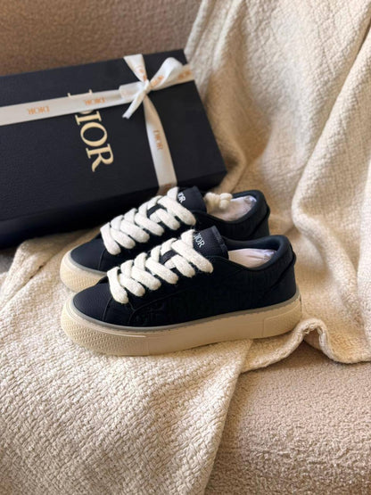 *Christian Dior B33*
*AAA quality*
*size:40 to 46* 
470 dhs🪙🌨️

Zain185
♥️♥️♥️